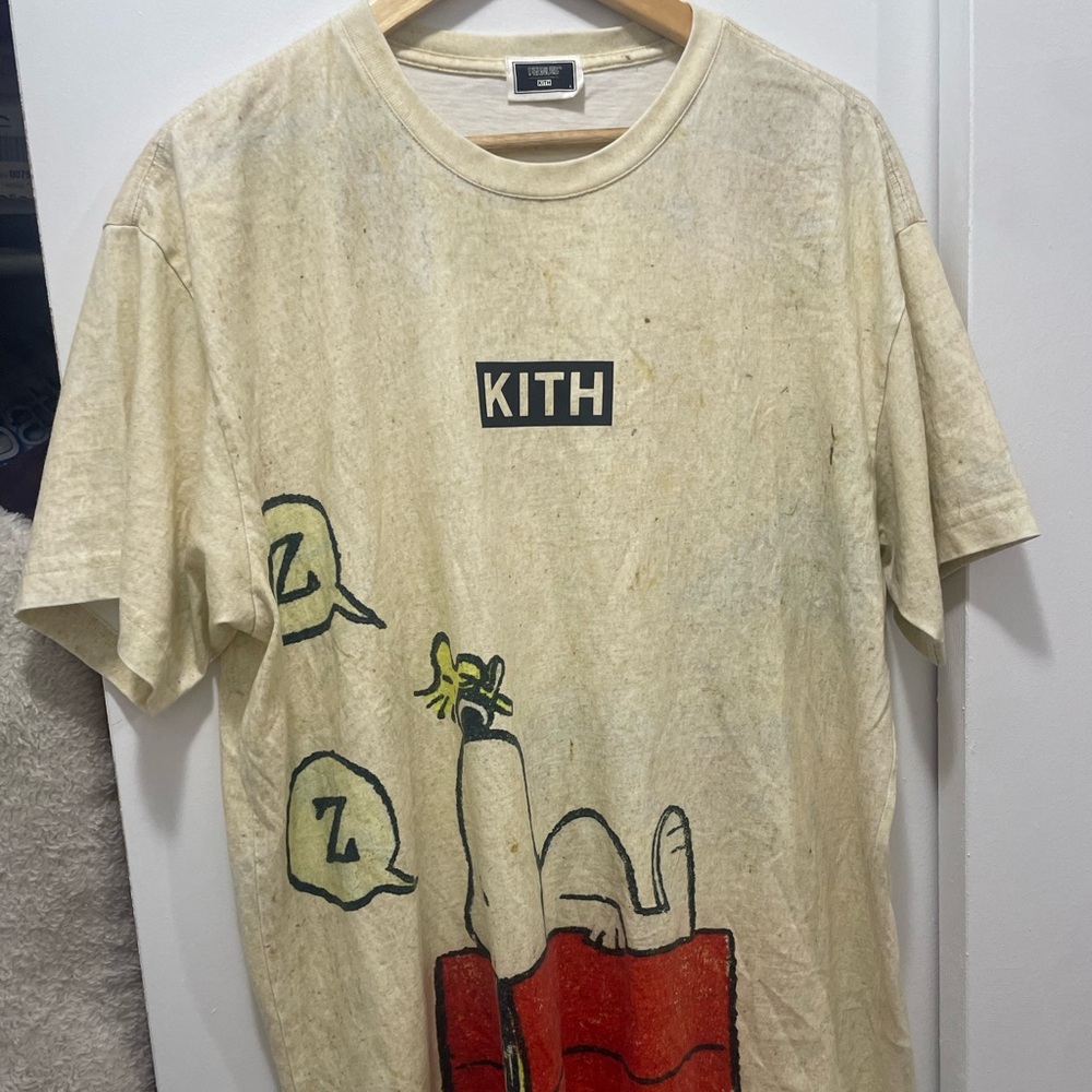 Kith peanuts snoopy t shirt size large worn once great condition no flaws